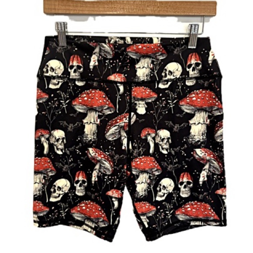 Skull & Mushroom Graphic All Over Print Biker Shorts Womens Size Small Black Red